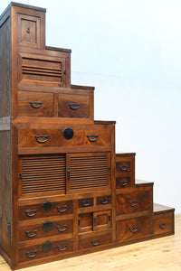 優美なけやき杢目に漆の艶やかな光沢が貫録を漂わす美濃階段箪笥 BB3337