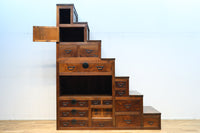 優美なけやき杢目に漆の艶やかな光沢が貫録を漂わす美濃階段箪笥 BB3337