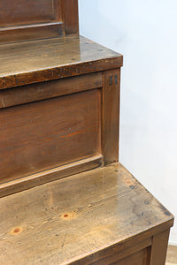 優美なけやき杢目に漆の艶やかな光沢が貫録を漂わす美濃階段箪笥 BB3337