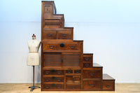 優美なけやき杢目に漆の艶やかな光沢が貫録を漂わす美濃階段箪笥 BB3337