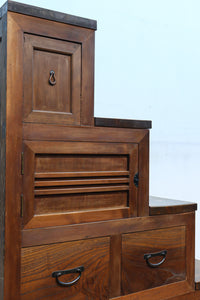 優美なけやき杢目に漆の艶やかな光沢が貫録を漂わす美濃階段箪笥 BB3337