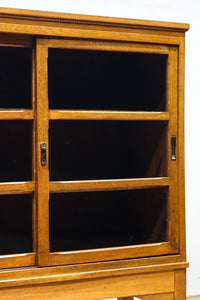 シンプル装飾でレトロな雰囲気あるガラスケース(脚付き) BB3372