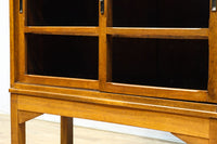 シンプル装飾でレトロな雰囲気あるガラスケース(脚付き) BB3372