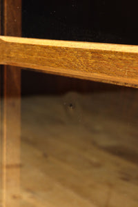 シンプル装飾でレトロな雰囲気あるガラスケース(脚付き) BB3372