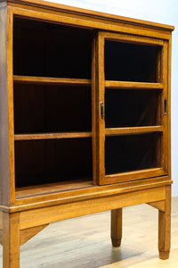 シンプル装飾でレトロな雰囲気あるガラスケース(脚付き) BB3372