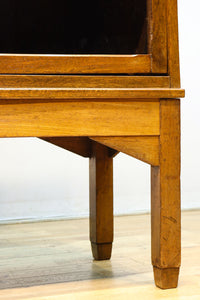 シンプル装飾でレトロな雰囲気あるガラスケース(脚付き) BB3372