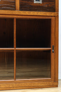 ゆらゆらガラスが引き立つ上品な佇まいをしたガラスケース BB3379