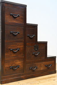 小型サイズ!! 歳月を重ねた時代の風格漂う階段箪笥 BB3380