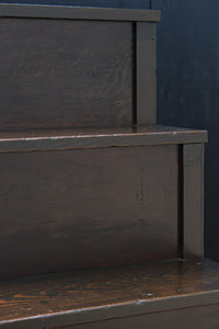 小型サイズ!! 歳月を重ねた時代の風格漂う階段箪笥 BB3380