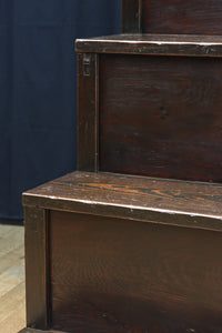 小型サイズ!! 歳月を重ねた時代の風格漂う階段箪笥 BB3380