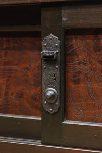 珍品!! 赤みを帯びた艶やかな色彩と丸金具が趣きを深める収納箪笥 BB3381