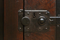 珍品!! 赤みを帯びた艶やかな色彩と丸金具が趣きを深める収納箪笥 BB3381