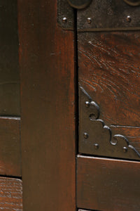 珍品!! 赤みを帯びた艶やかな色彩と丸金具が趣きを深める収納箪笥 BB3381