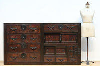 珍品!! 赤みを帯びた艶やかな色彩と丸金具が趣きを深める収納箪笥 BB3381