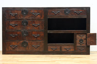 珍品!! 赤みを帯びた艶やかな色彩と丸金具が趣きを深める収納箪笥 BB3381