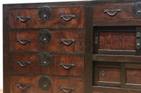 珍品!! 赤みを帯びた艶やかな色彩と丸金具が趣きを深める収納箪笥 BB3381