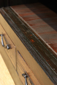 珍品!! 赤みを帯びた艶やかな色彩と丸金具が趣きを深める収納箪笥 BB3381