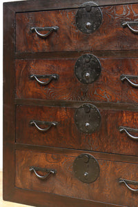 珍品!! 赤みを帯びた艶やかな色彩と丸金具が趣きを深める収納箪笥 BB3381