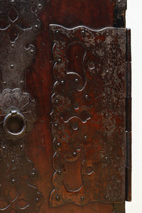 幅554ミリ!! 大振り金具で時代の風格漂う小間物箪笥 BB3389