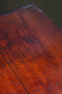 幅554ミリ!! 大振り金具で時代の風格漂う小間物箪笥 BB3389