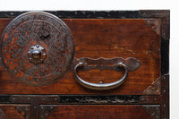 幅554ミリ!! 大振り金具で時代の風格漂う小間物箪笥 BB3389