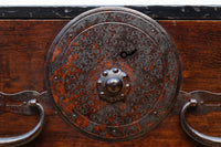 幅554ミリ!! 大振り金具で時代の風格漂う小間物箪笥 BB3389