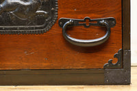 唐獅子の装飾金具が圧巻の華やかで凛々しい仙台箪笥 BB3391