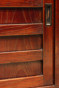 横桟造りの引き戸が印象深い庄内帳場箪笥 BB3398