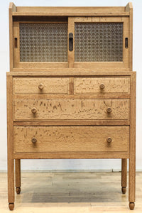 昭和レトロ!! フローラガラスが目を惹く、小振りで可愛らしいキャビネット BB3399