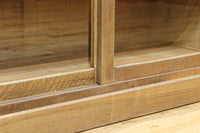 幅1215ミリ 引き出しが上部にある木地色の柔らかな色彩のレトロガラスケース BB3432