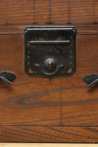 穏やかなケヤキ杢目が浮かぶ時代のローチェスト BB3440