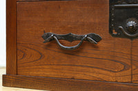 穏やかなケヤキ杢目が浮かぶ時代のローチェスト BB3440