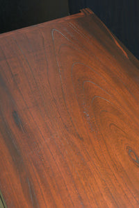 穏やかなケヤキ杢目が浮かぶ時代のローチェスト BB3440