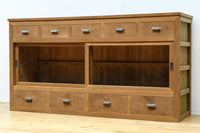 稀少‼︎ 温かみのある木地色に引き出しを上下に備えたレトロオークガラスケース BB3450