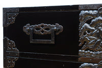 極上‼︎ 縁起の良い絵柄の装飾金具で華やかに飾られた庄内六丁曳き衣裳箪笥 BB3454