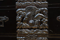 極上‼︎ 縁起の良い絵柄の装飾金具で華やかに飾られた庄内六丁曳き衣裳箪笥 BB3454