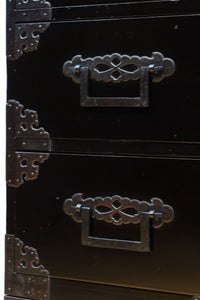 極上‼︎ 縁起の良い絵柄の装飾金具で華やかに飾られた庄内六丁曳き衣裳箪笥 BB3454