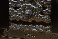 極上‼︎ 縁起の良い絵柄の装飾金具で華やかに飾られた庄内六丁曳き衣裳箪笥 BB3454