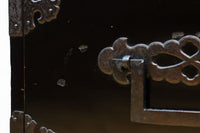 極上‼︎ 縁起の良い絵柄の装飾金具で華やかに飾られた庄内六丁曳き衣裳箪笥 BB3454