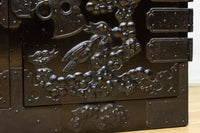 極上‼︎ 縁起の良い絵柄の装飾金具で華やかに飾られた庄内六丁曳き衣裳箪笥 BB3454