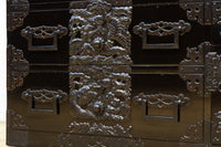 極上‼︎ 縁起の良い絵柄の装飾金具で華やかに飾られた庄内六丁曳き衣裳箪笥 BB3454