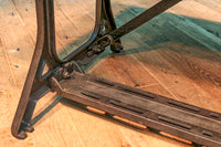 頑丈な鉄脚を味わいある天板と組み合わせた創作テーブル Ba7799