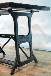 頑丈な鉄脚を味わいある天板と組み合わせた創作テーブル Ba7799