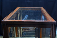 当時のオリジナルの棚受けが素敵な大型レトロショーケース Ba7993