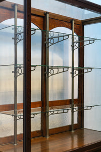 当時のオリジナルの棚受けが素敵な大型レトロショーケース Ba7993