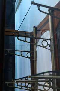 当時のオリジナルの棚受けが素敵な大型レトロショーケース Ba7993