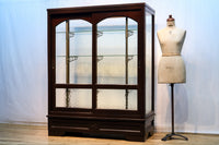 当時のオリジナルの棚受けが素敵な大型レトロショーケース Ba7993