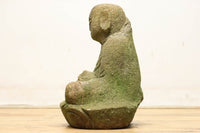 苔むした色合いで風格漂う地蔵様 DC3824