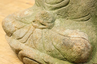 苔むした色合いで風格漂う地蔵様 DC3824