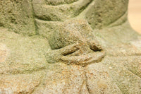 苔むした色合いで風格漂う地蔵様 DC3824